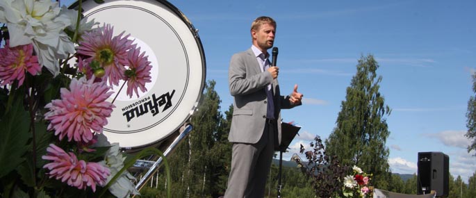 Høie på scenen