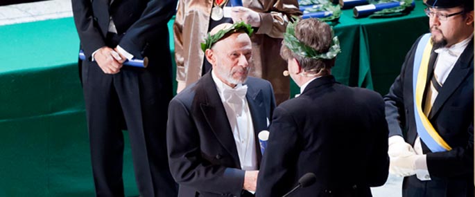 Bruce Wampold mottar sin tittel som æresdoktor