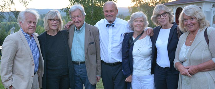 Sammen med Gordon Johnsens barn