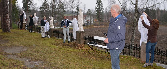 Avduking av statuene