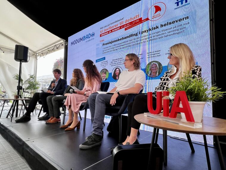 Bilde av debattantene under fjorårets debatt på Arendalsuka. Da var temaet presisjonsbehandling i psykisk helsevern.